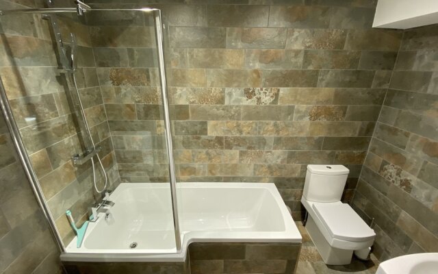 Ty Gwyn - 4 Bedroom Holiday Home