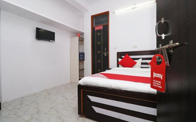 Oyo 18395 Star Palace