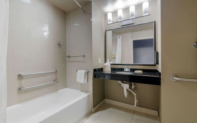 Best Western Plus Miami Airport North Hotel & Suites