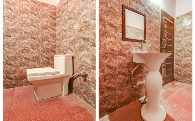 OYO Flagship 70340 Hotel Colour