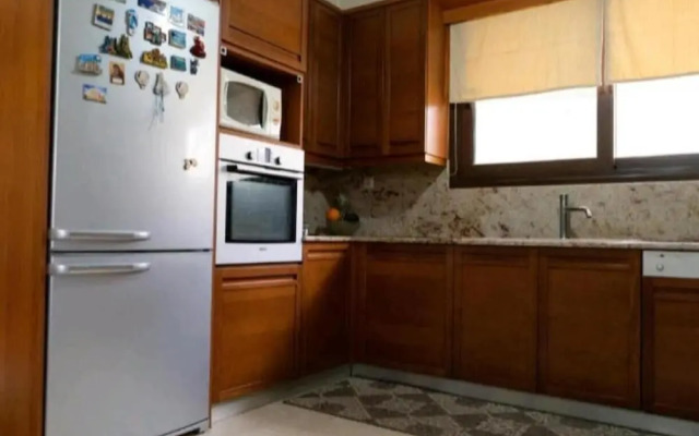 Villa Nostra- Cars Included