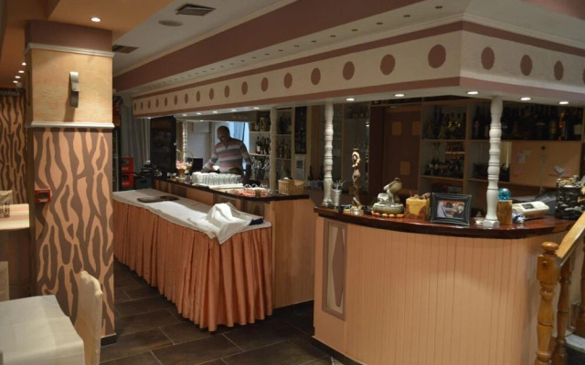 Artemis Hotel