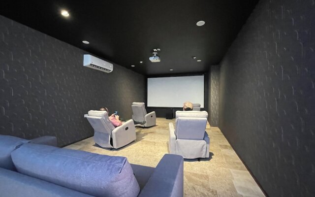 Modern Apartment By Yeah