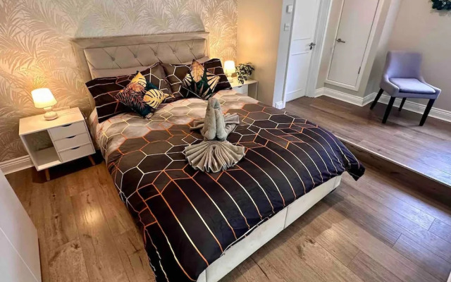 Stylish modern flat in SW London