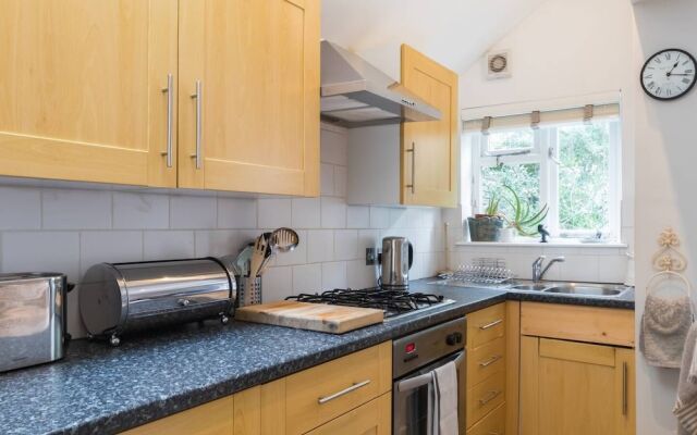 Gorgeous 2 Bed Fulham Flat With Garden