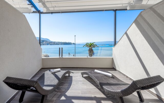 Sea View Luxury Rooms Seven of Nine