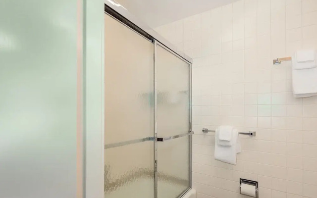 Classic Stowe Ski 3 Bedroom Chalet by RedAwning