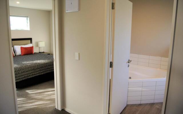 Oxford Village Motels