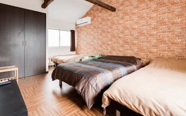 Senbonkita Terrace House