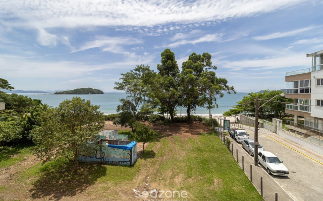 Apto frente mar com vista para a ilha CCA201