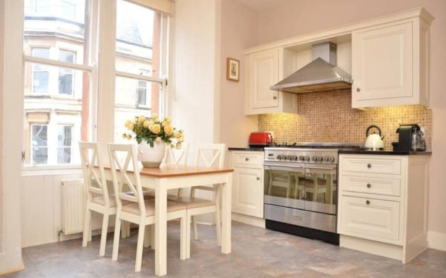 Traditional 2 Bedroom Flat With Views of Portobello Beach