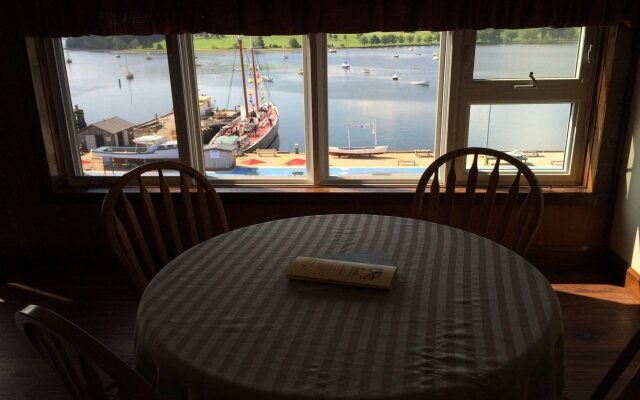 The Dockside Inn & Restaurant