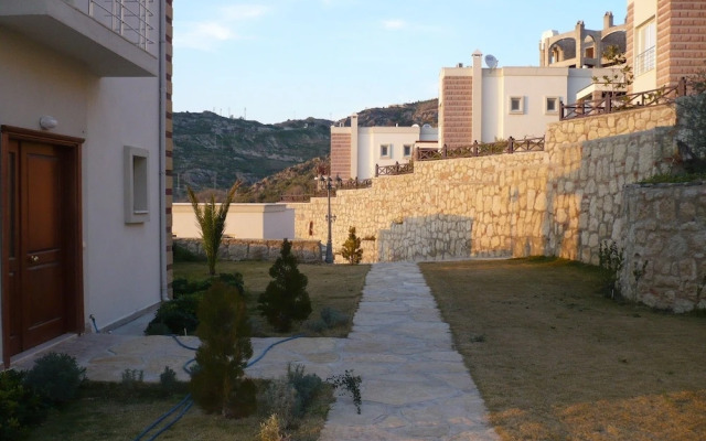 Important Group Villa Amber