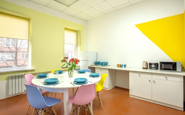 P2B hostel & bar