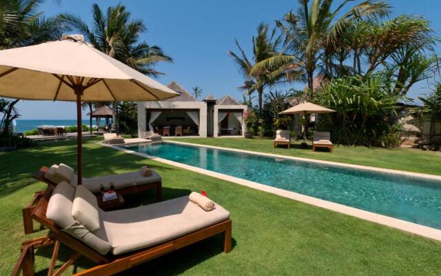Aventus Luxury Beachfront Villa Gianyar