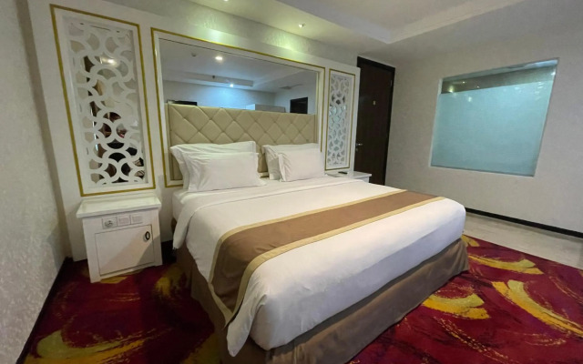 Travellers Hotel Phinisi