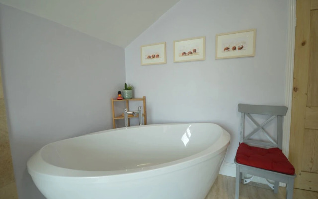 Modern 3 Bedroom Home Near Bedminster