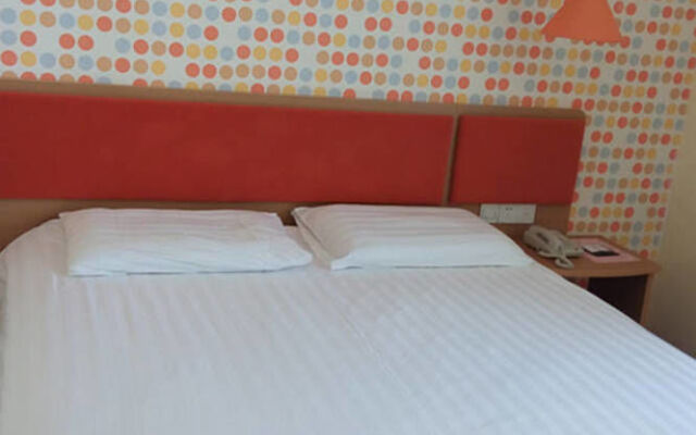 Home Inn Urumqi Pedestrian Street
