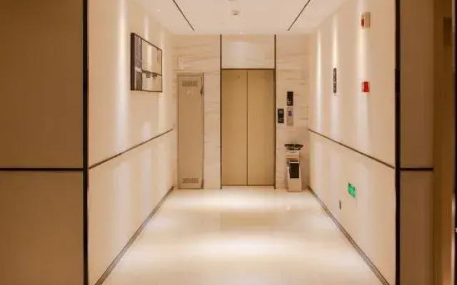 Qinin hotel (Haihang Square Metro Station Branch)