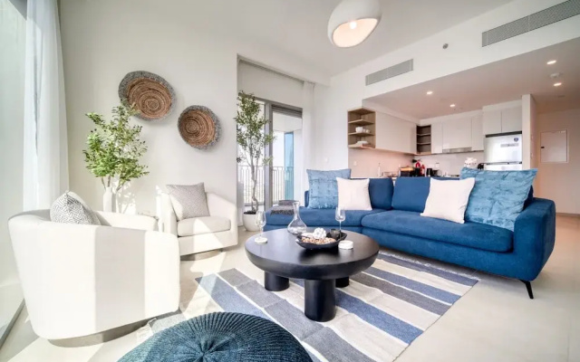 Classy Downtown 2BR w City View Balcony