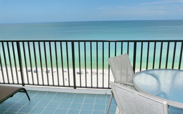 Charming Beachfront Condo With Pool, spa and Views