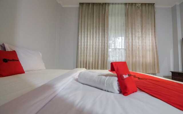 RedDoorz Syariah near Taman Wisata Matahari