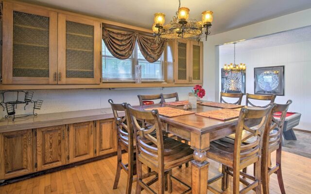 Bright Springfield Home: Walk to Nature Center!