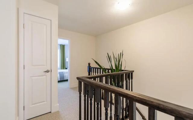 4BR 3BA Townhouse on Lake Ontario Free Parking Gym