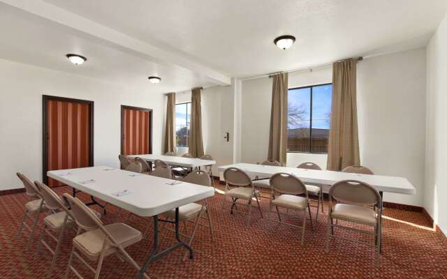 Howard Johnson by Wyndham Lubbock TX