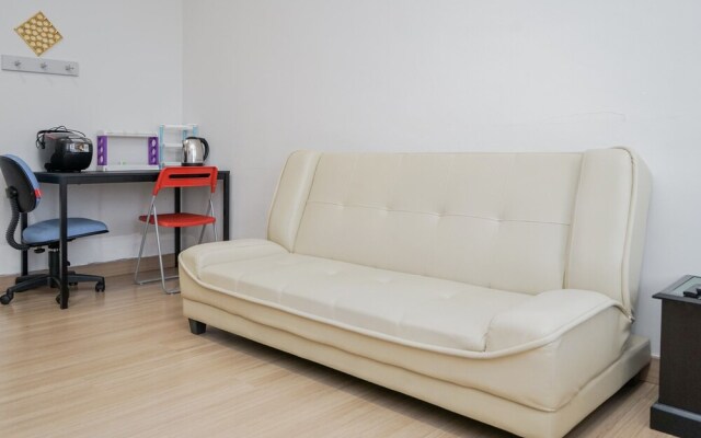 Elegant and Comfort Studio at Skandinavia Apartment