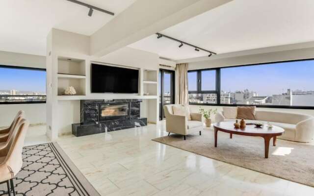 Phaedrus Living: City Center Sky Penthouse