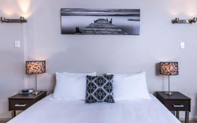 Twin Peaks Lakeside Inn