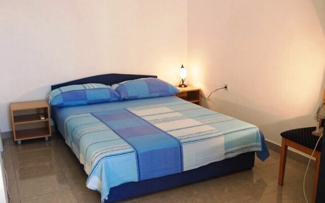 Apartments and Rooms Florijan