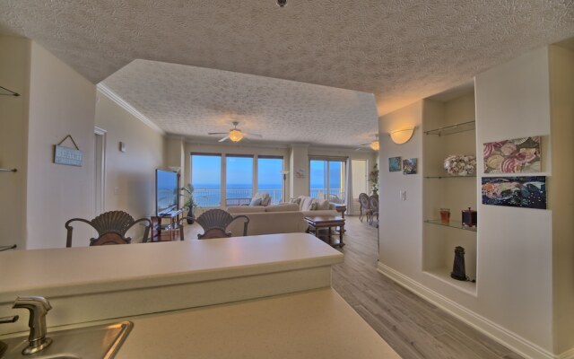 Marvelous Condo with Beachside Pool and Free Poolside WiFi - Unit 0902 by RedAwning