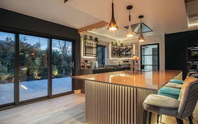 Ty Cyfoes - Luxurious 4 Bedroom - St. Florence