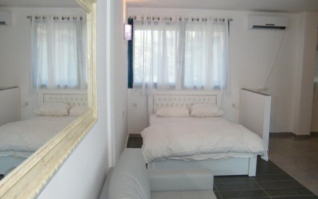 The Sea Apartments Tel Aviv by different locations