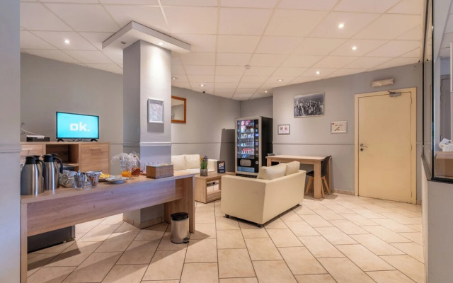 Room-one Bedroom Apartment Near North S