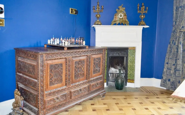 Traditional Boutique Apartment off Leith Walk