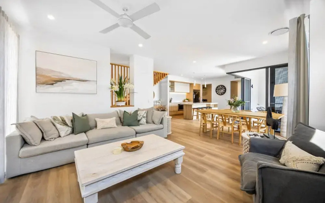 Bokarina 3-bed Stunning Home, Steps From Beach