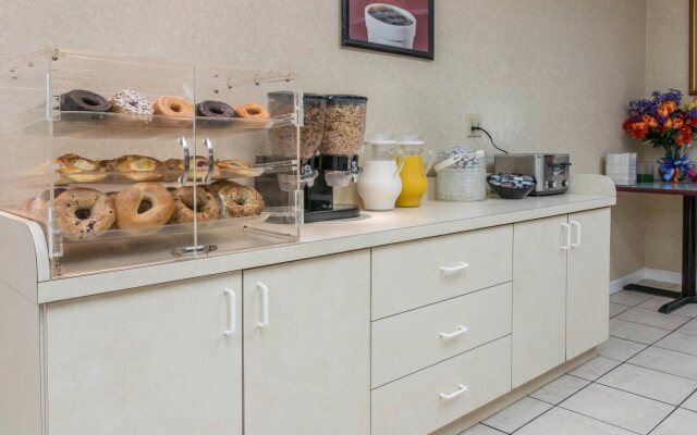 Rodeway Inn Madison Heights - Detroit