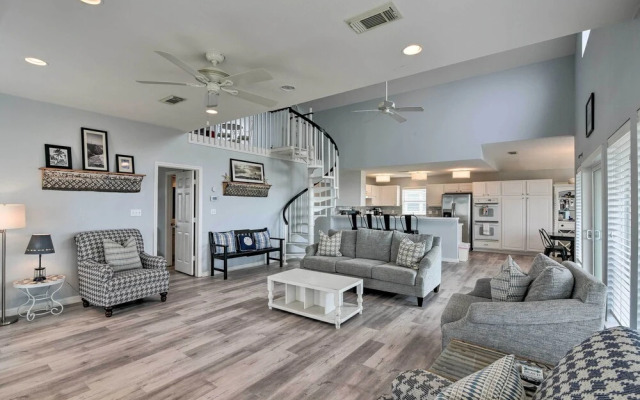 Oceanfront Galveston Home - Walk to Beach!
