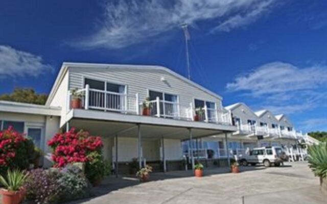 A Great Ocean View Motel