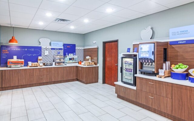 Holiday Inn Express Hotel & Suites Sealy by IHG