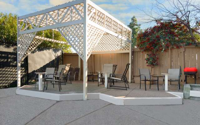 Days Inn by Wyndham Pinole Berkeley