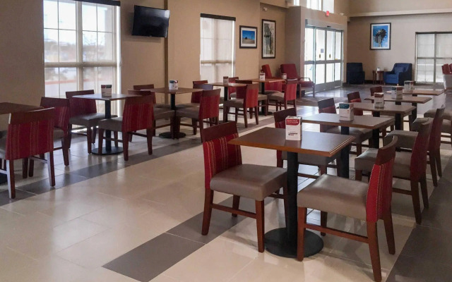Comfort Suites University