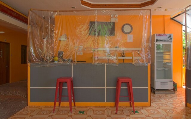 J5 Guest House & Restobar by OYO Rooms