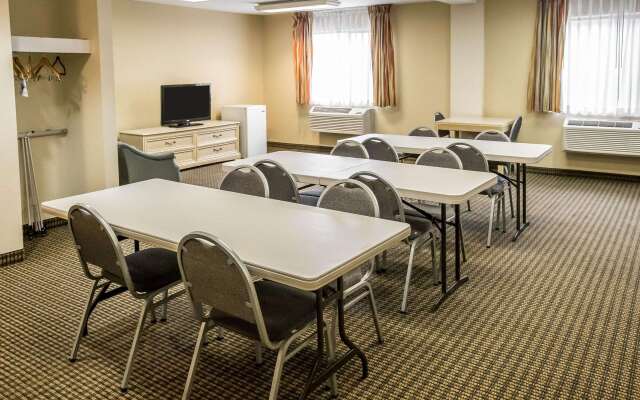 Econo Lodge Inn & Suites Monroe