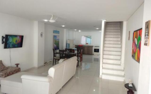 Alcobas a 4 calles de la Playa