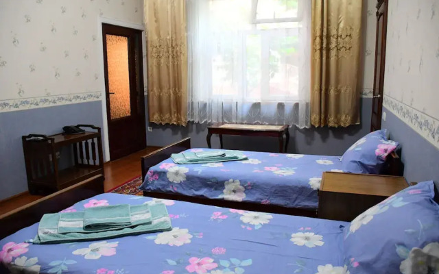 Nurziyo Guest House