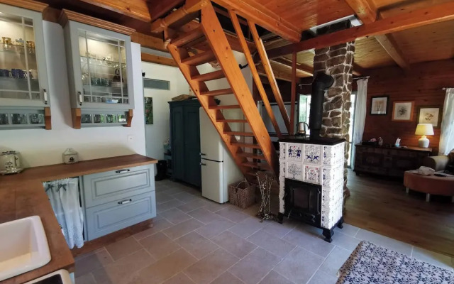 Sunny Wooden House on Creek, 30 Minutes Prague